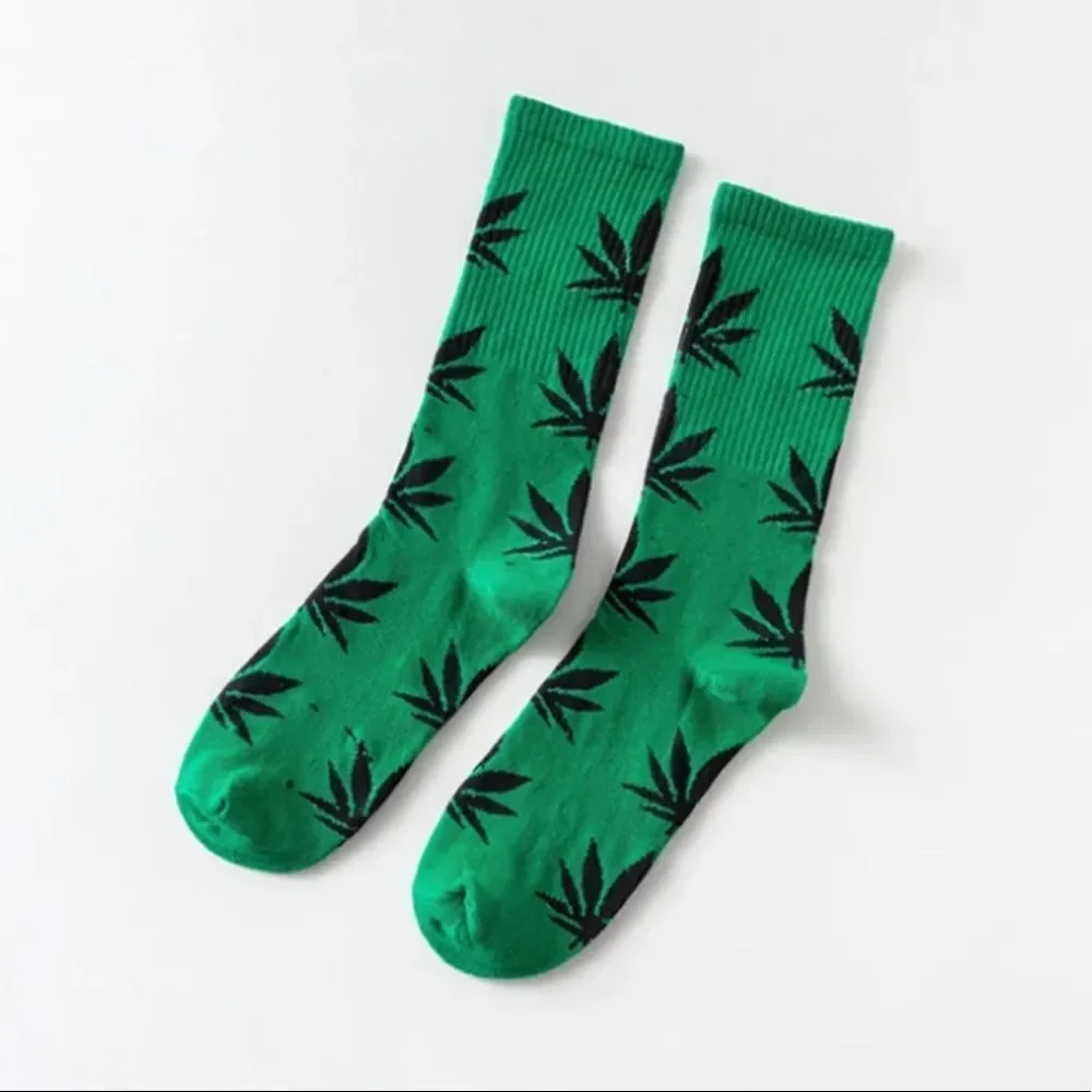 Ganja GREEN & BLACK Leaf Socks